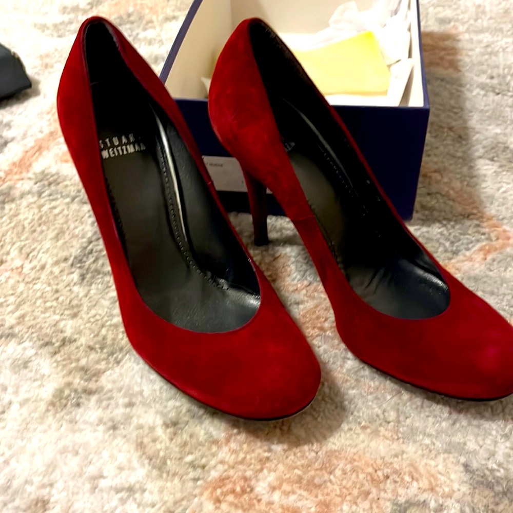 Burgundy 4.25” round toe suede pumps